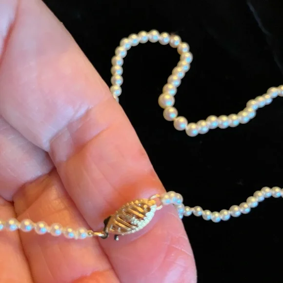 14 K CLASP AUTHENTIC CULTURED PEARL NECKLACE 18” long. - Picture 7 of 17